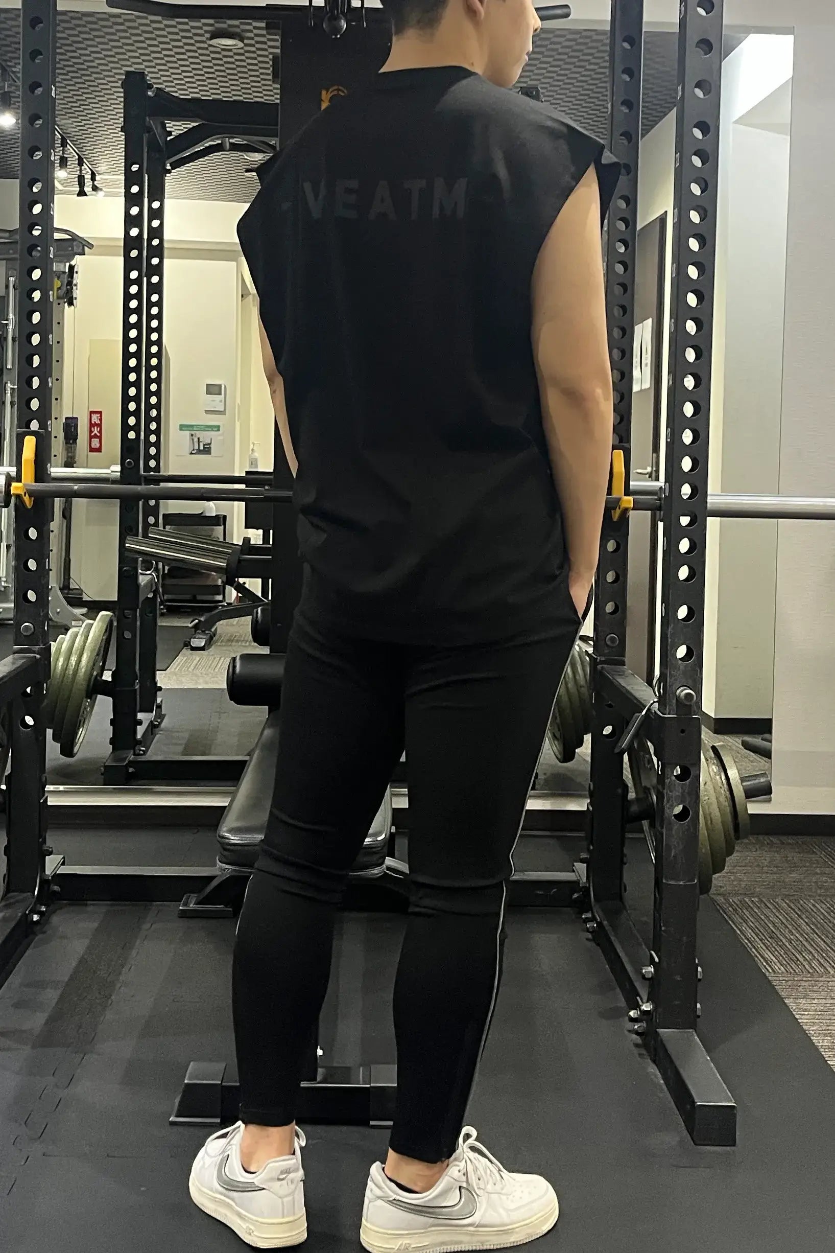 BIG LOGO NO SLEEVE BLACKカラー