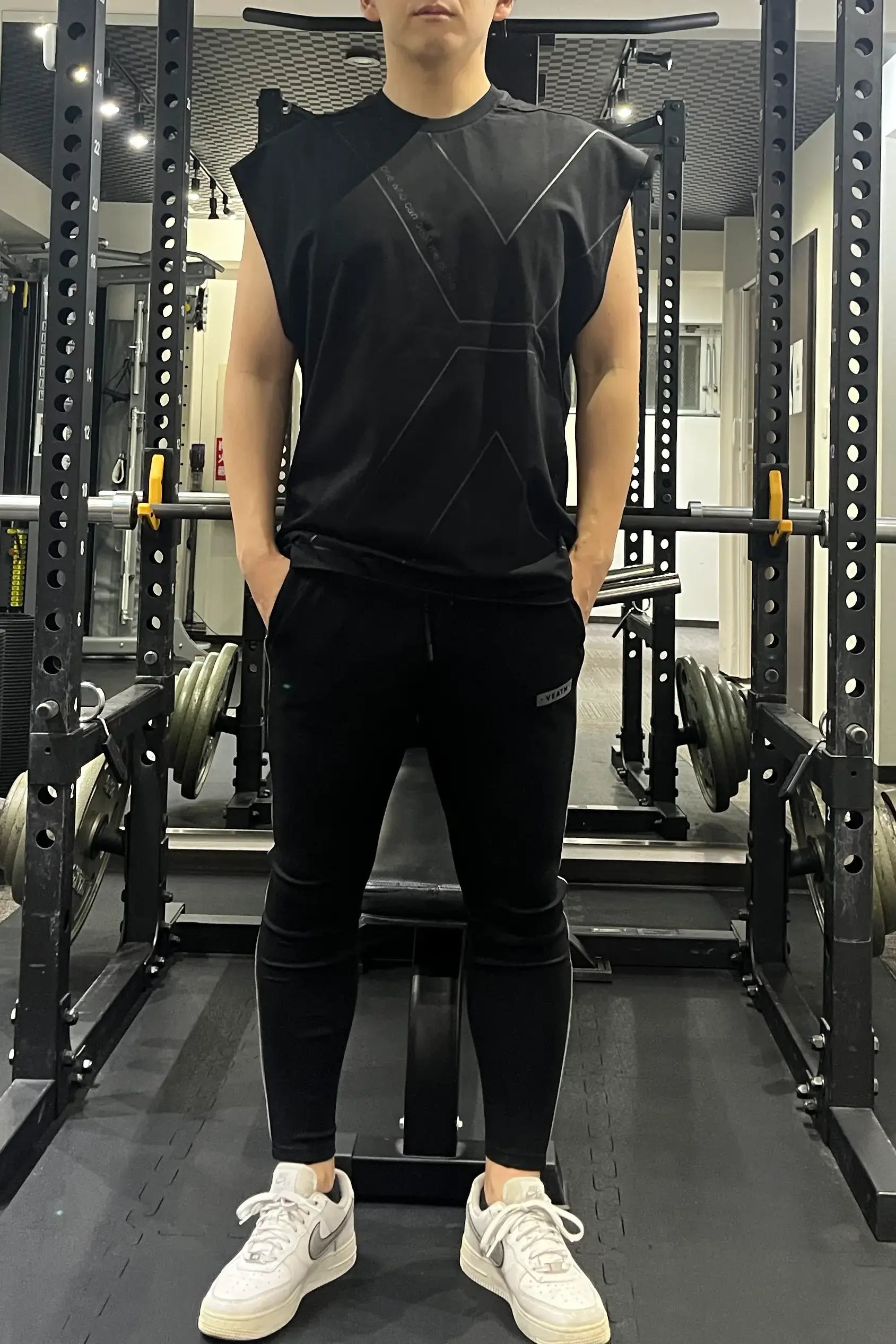 BIG LOGO NO SLEEVE BLACKカラー