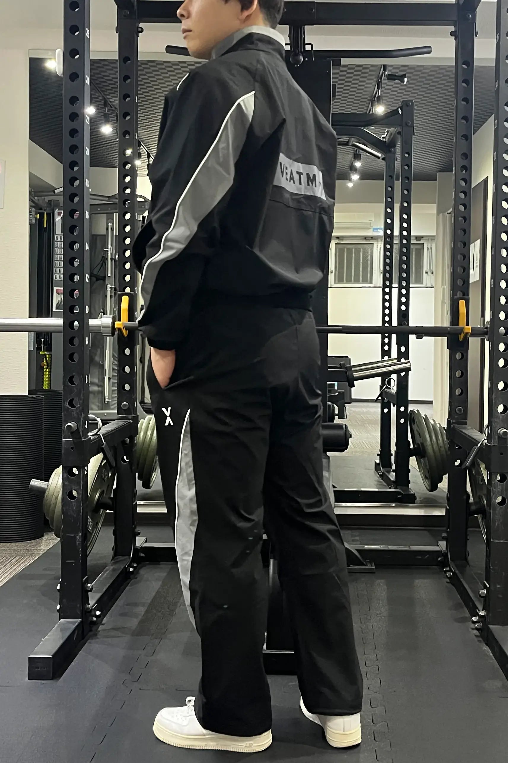 WIND STRETCH BLOUSON BLACKカラーとWIND STRETCH PANTS BLACKカラー