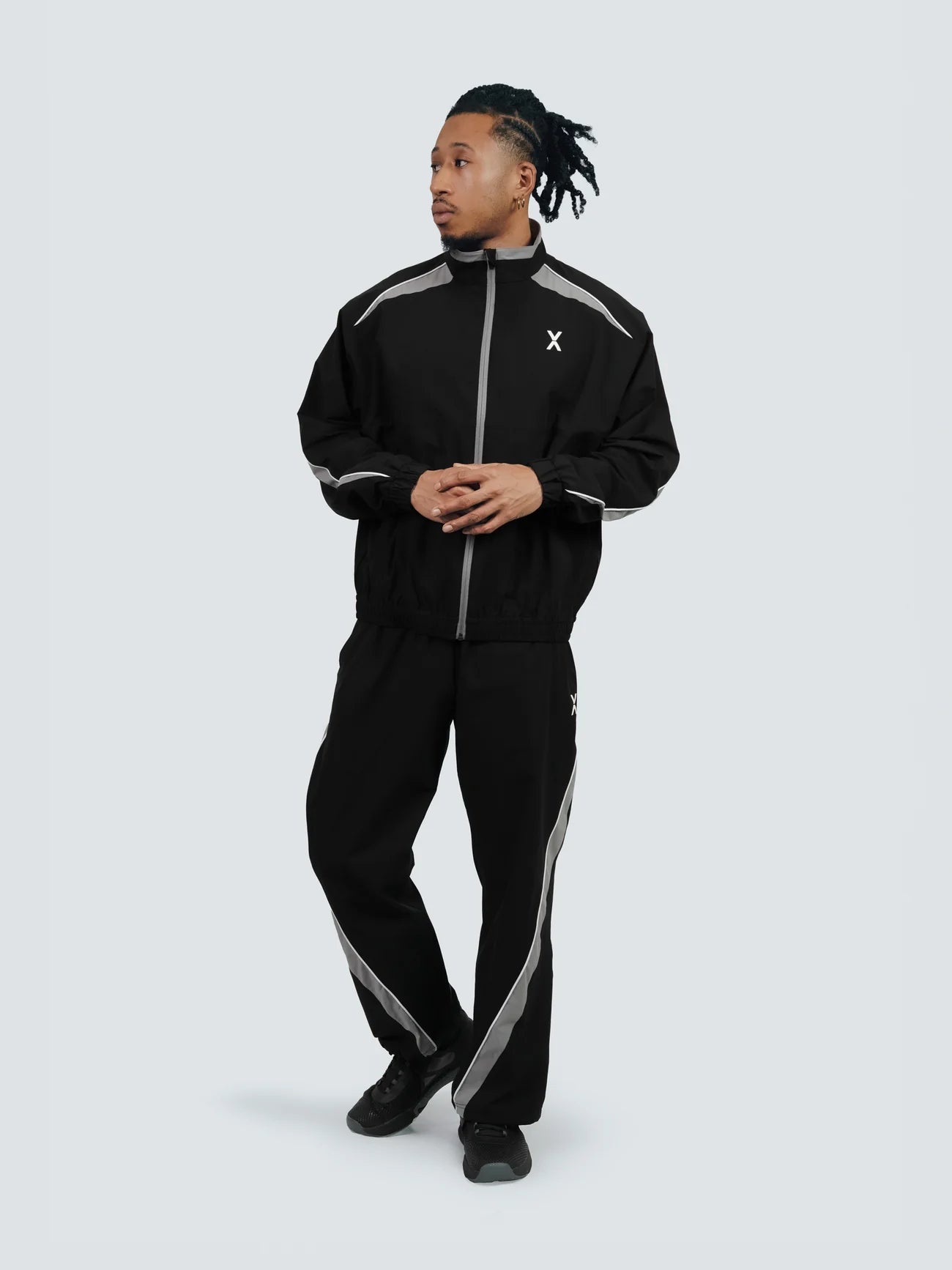 WIND STRETCH BLOUSON BLACKカラーとWIND STRETCH PANTS BLACKカラー
